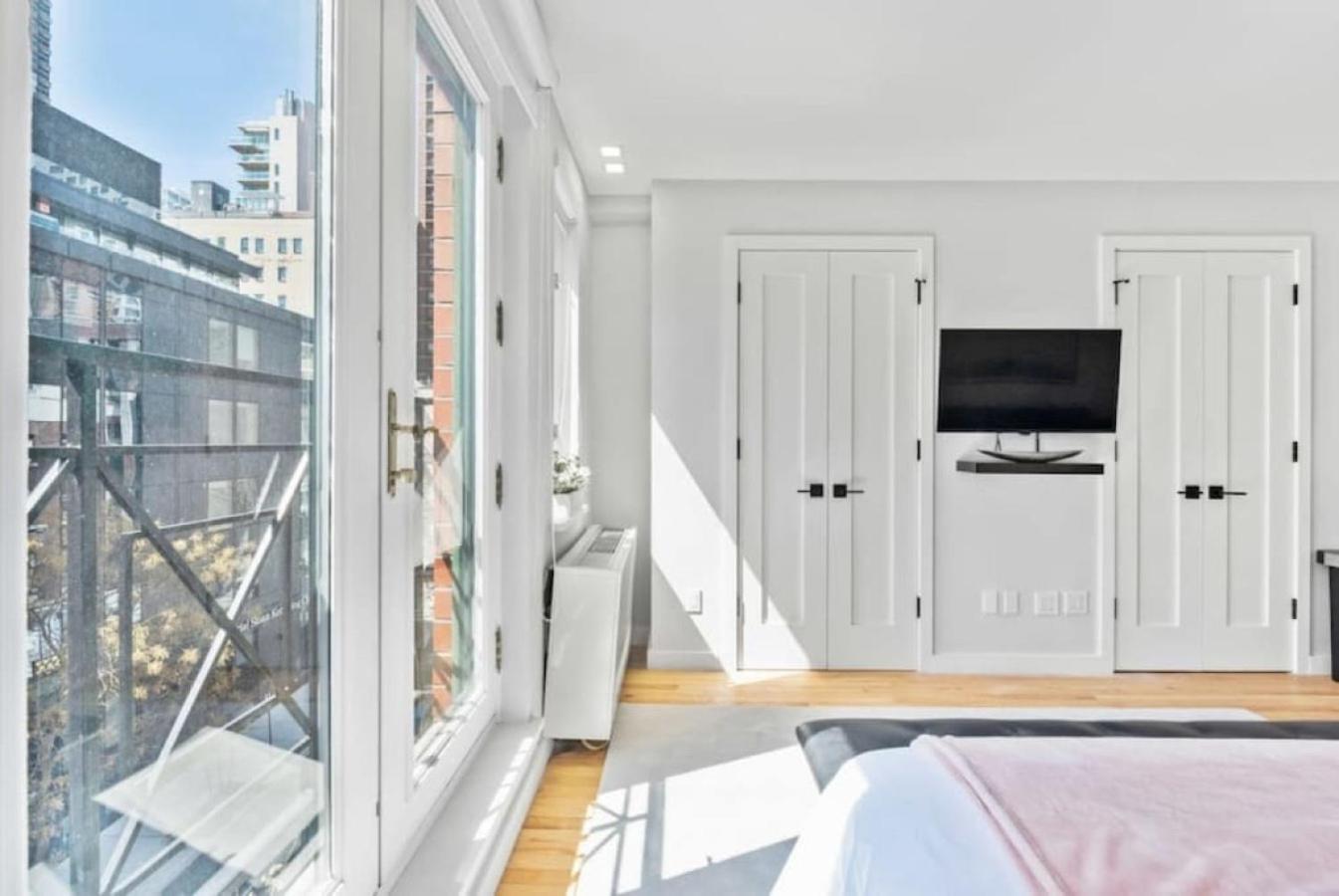 Luxe Studio With Charming Juliet Balcony Apartment New York Exterior foto