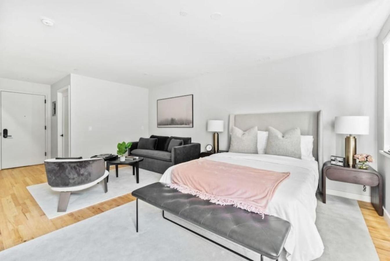 Luxe Studio With Charming Juliet Balcony Apartment New York Exterior foto