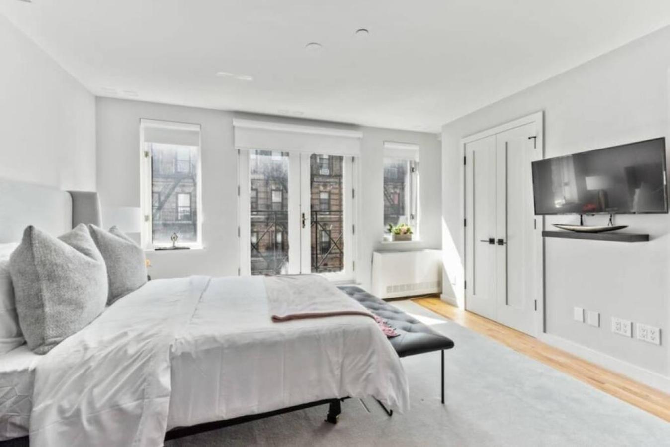 Luxe Studio With Charming Juliet Balcony Apartment New York Exterior foto