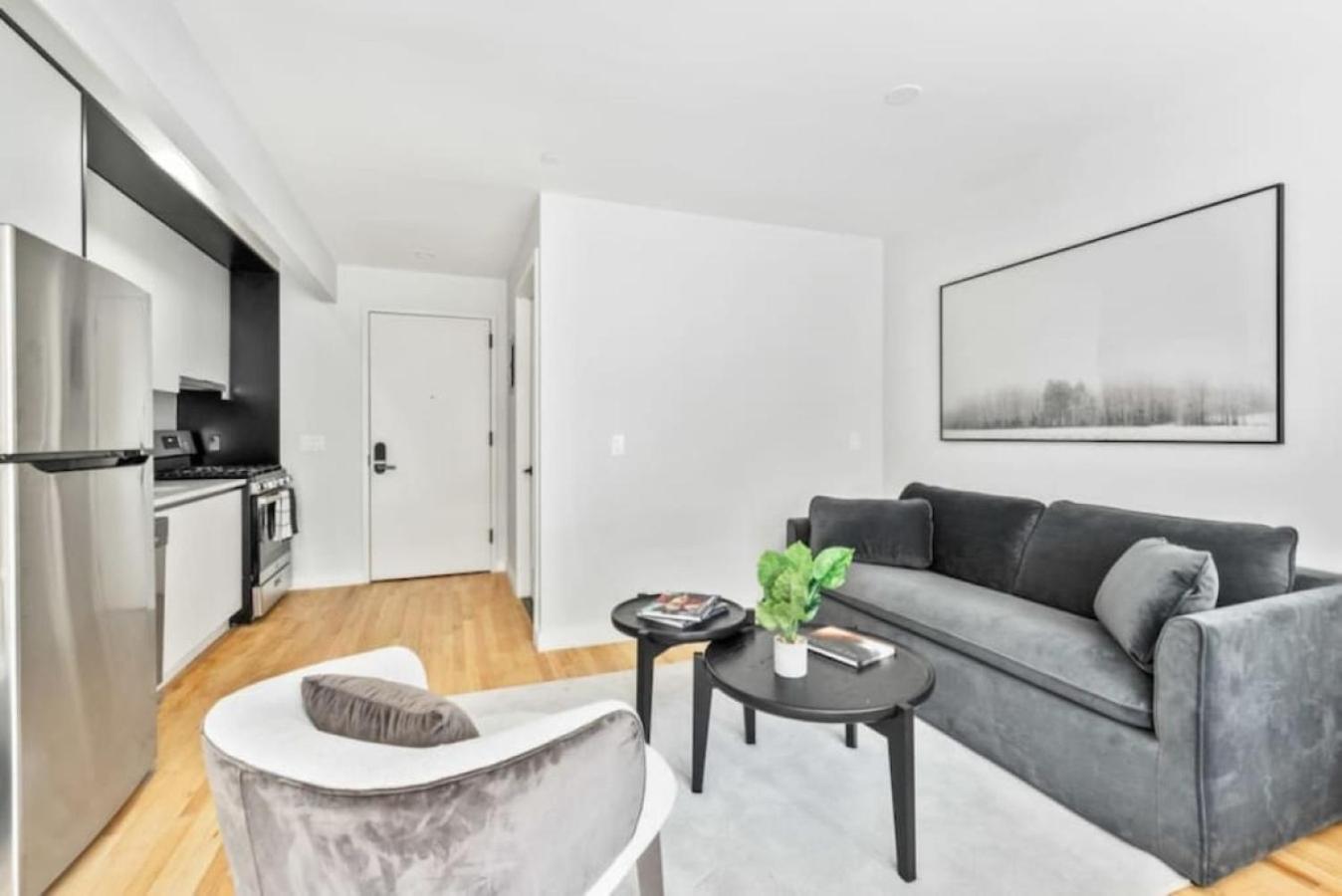 Luxe Studio With Charming Juliet Balcony Apartment New York Exterior foto