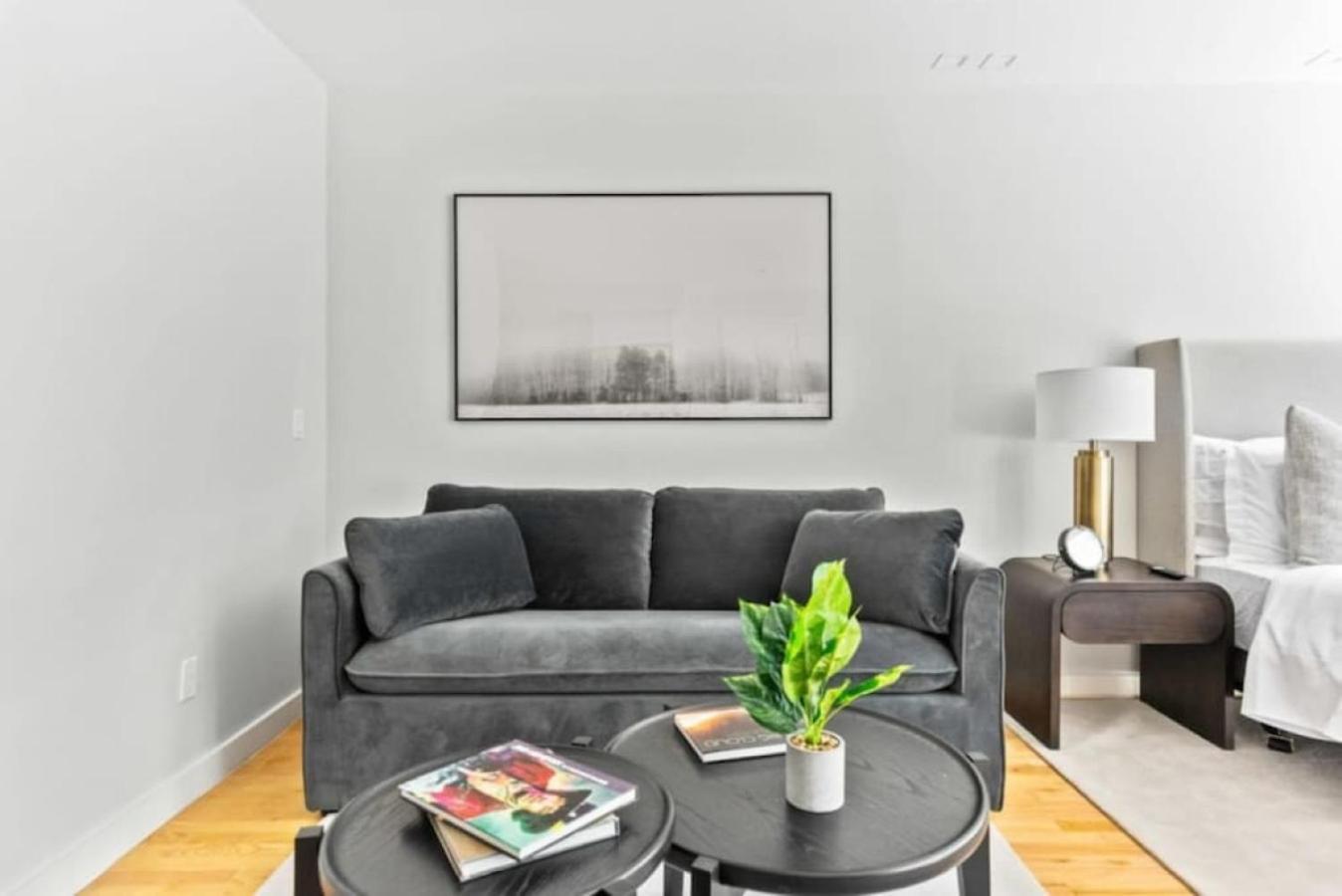 Luxe Studio With Charming Juliet Balcony Apartment New York Exterior foto