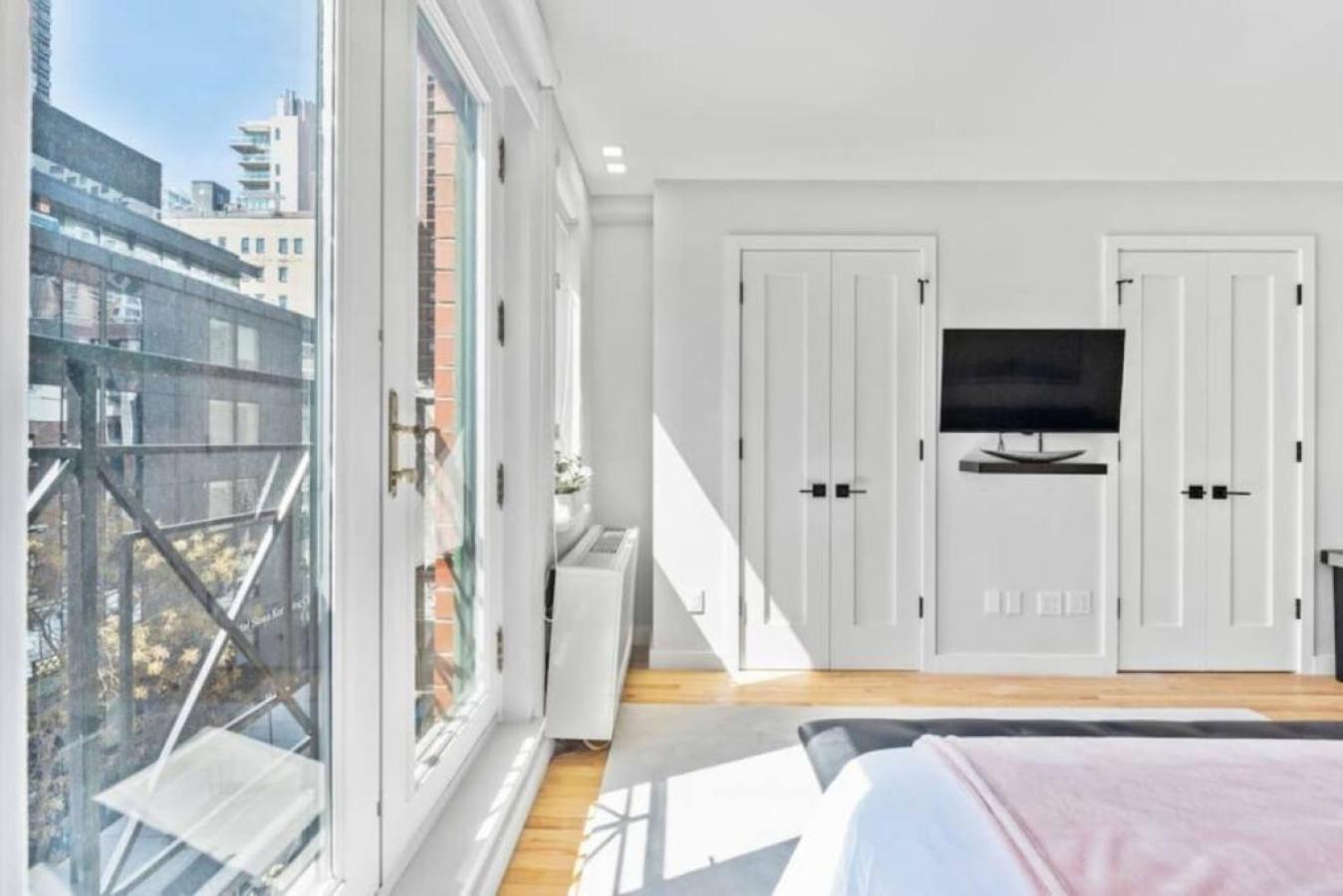 Luxe Studio With Charming Juliet Balcony Apartment New York Exterior foto