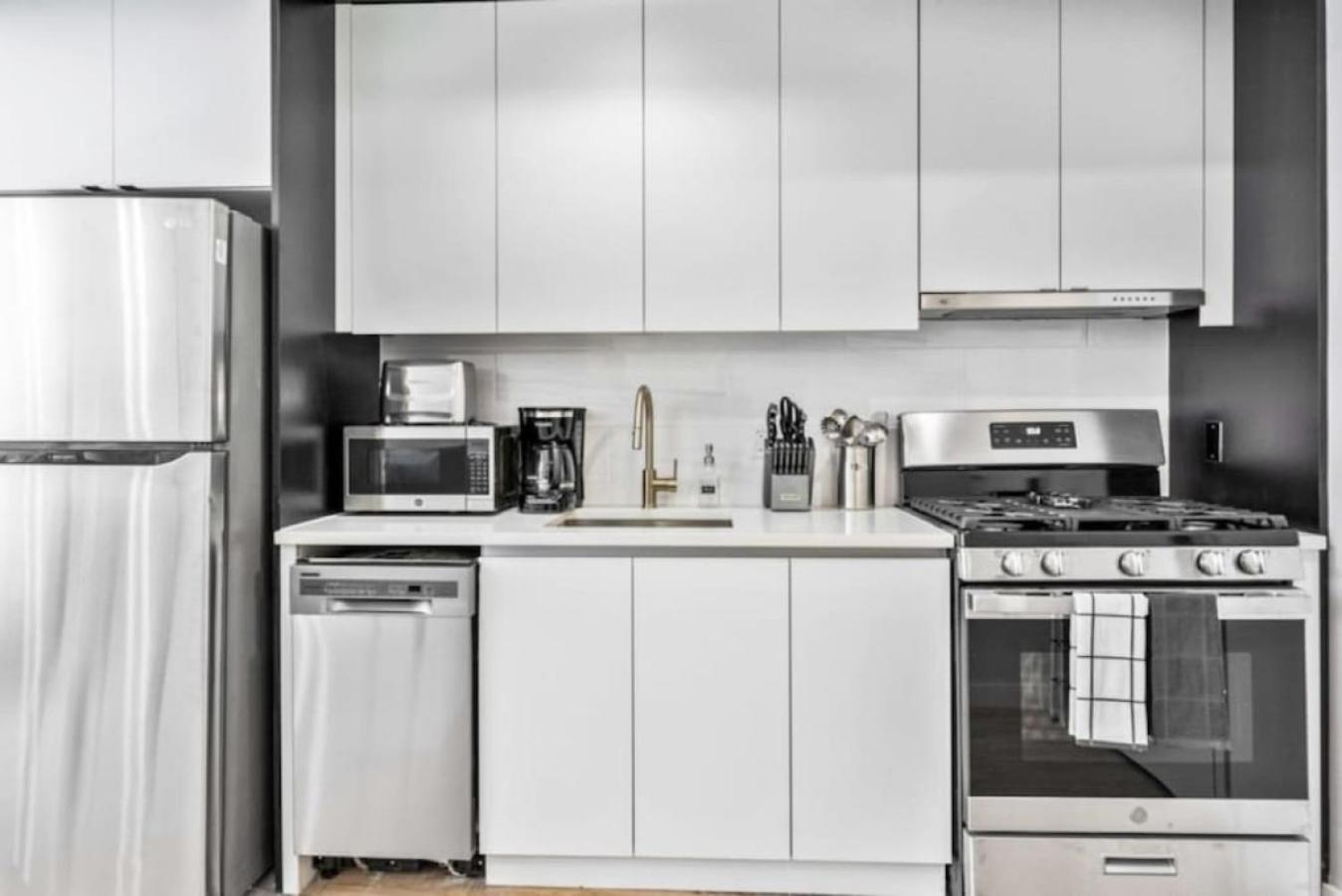 Luxe Studio With Charming Juliet Balcony Apartment New York Exterior foto