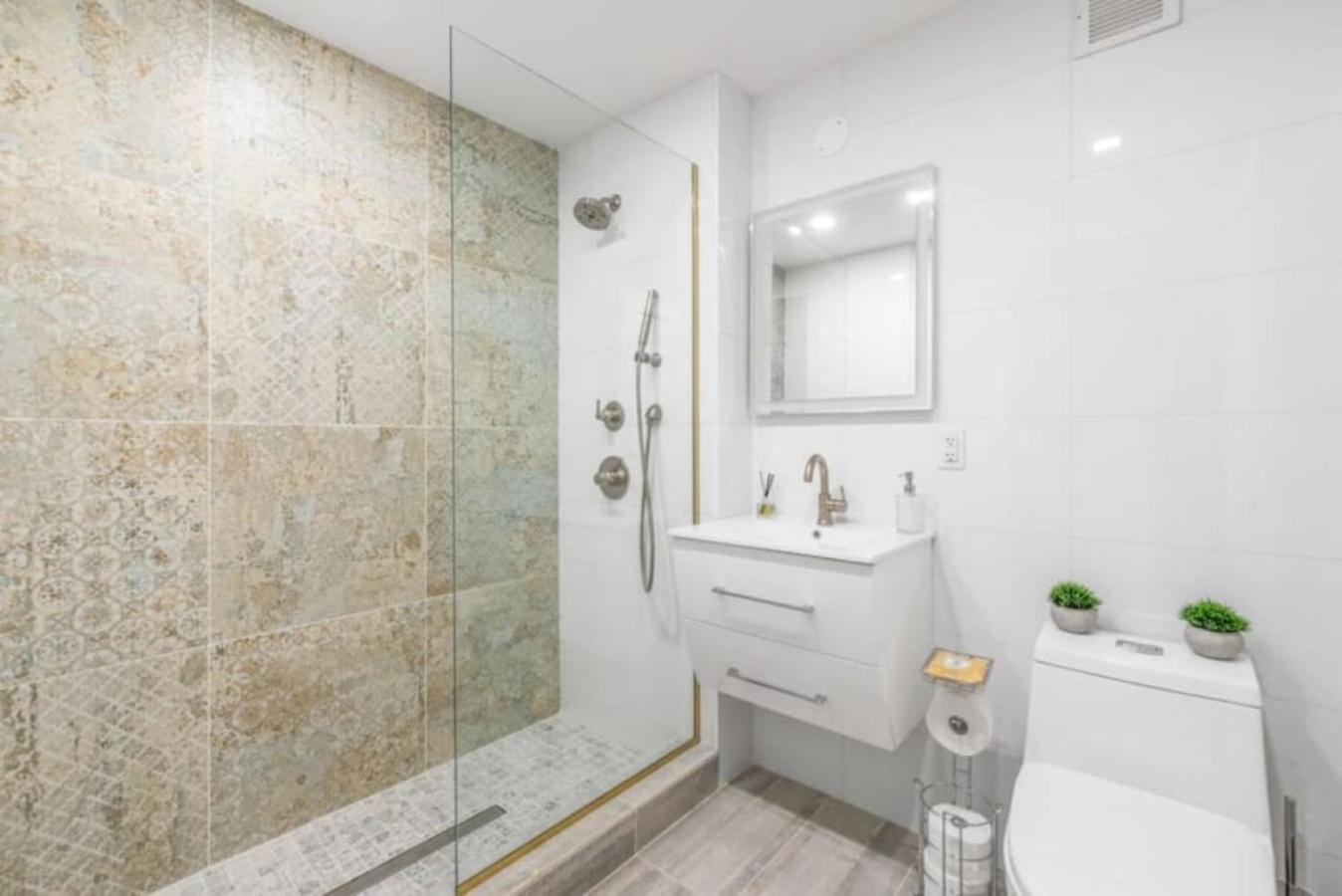 Luxe Studio With Charming Juliet Balcony Apartment New York Exterior foto
