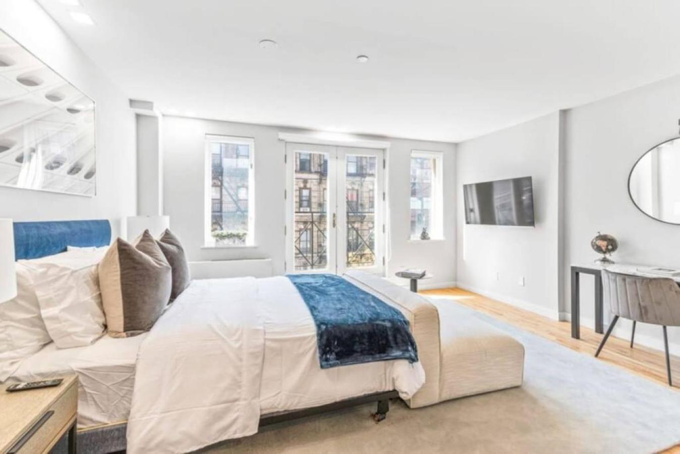 Luxe Studio With Charming Juliet Balcony Apartment New York Exterior foto